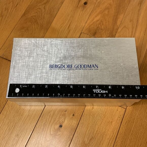Authentic Bergdorf Goodman Logo EMPTY silver cardboard Gift box - Picture 5 of 12